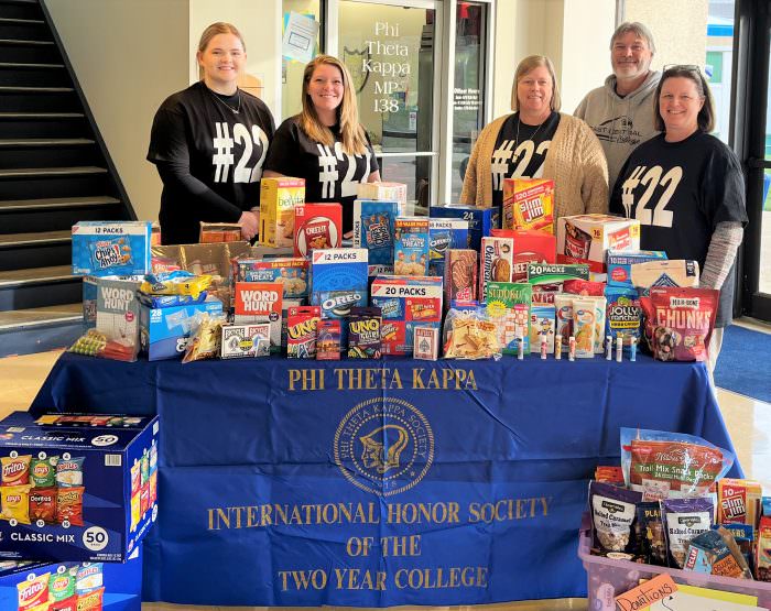 PTK Collects Snacks for Military Units Overseas