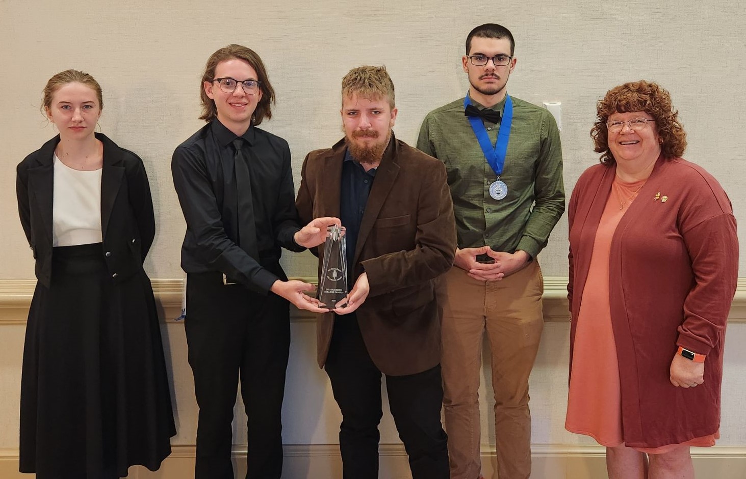 The East Central College Chi Delta chapter of the Phi Theta Kappa Honor Society with award